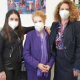 Facciamo la conoscenza di Martina, figlia di Cinzia, dell�et� di 10 anni. �Sin da piccolina prendeva in mano i tessuti e li avvolgeva attorno alla sua testa, ideando copricapi bizzarri � ci svela sua nonna �. Spero che tanto che lei, grazie ai nostri insegnamenti, possa continuare la storia di questo piccolo ma prezioso atelier�